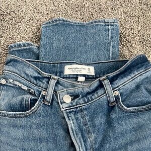 Abercrombie & Fitch Women's 90’s Straight Distressed Jeans